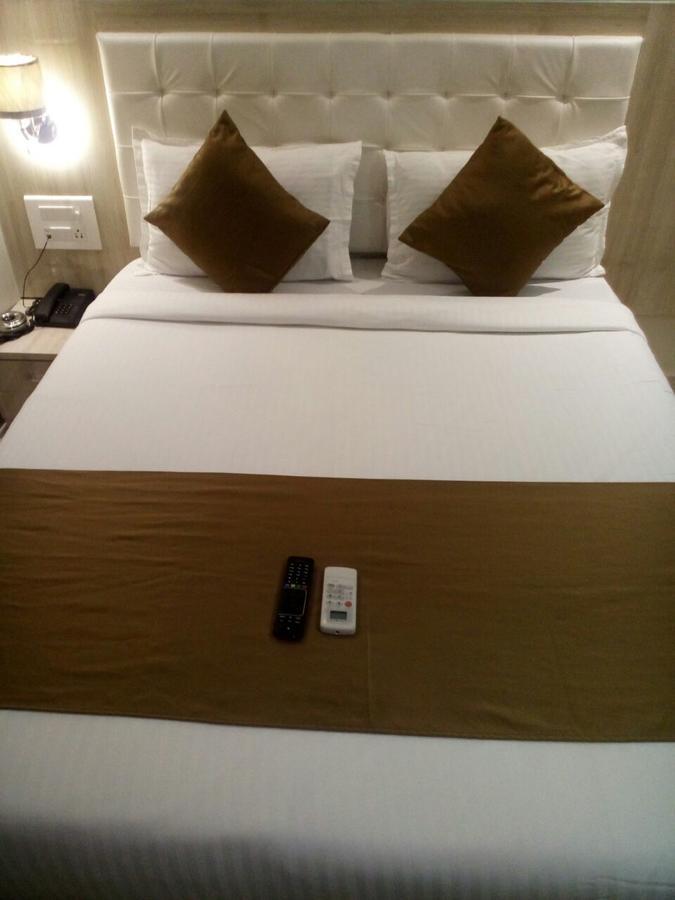 Hotel Grace Inn Мумбай Стая снимка