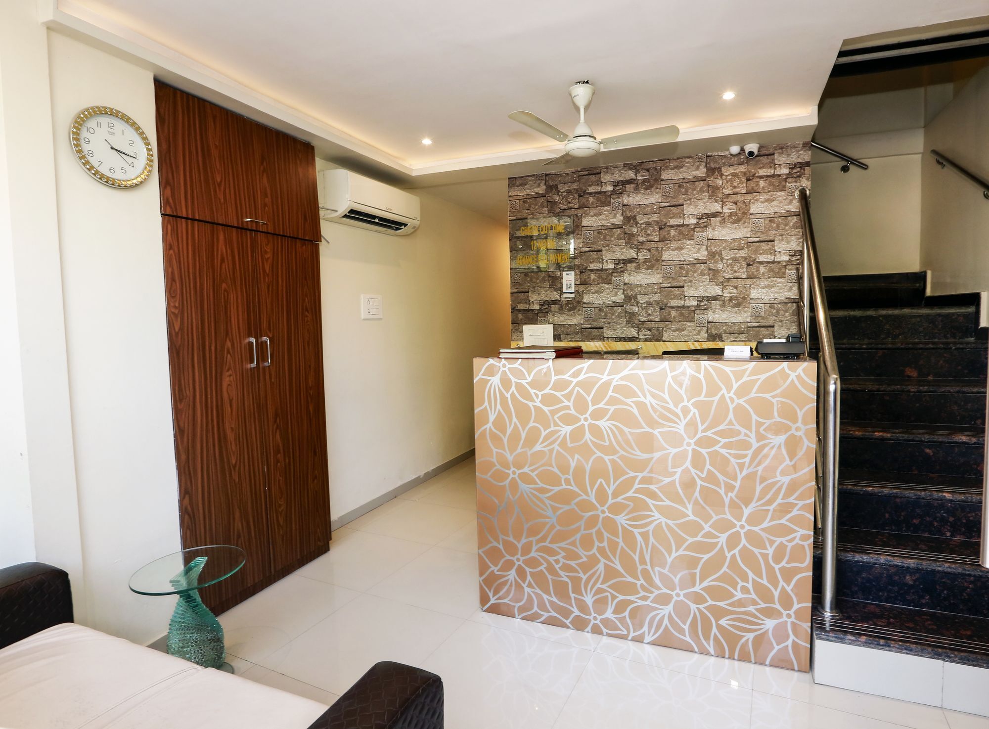 Hotel Grace Inn Мумбай Екстериор снимка