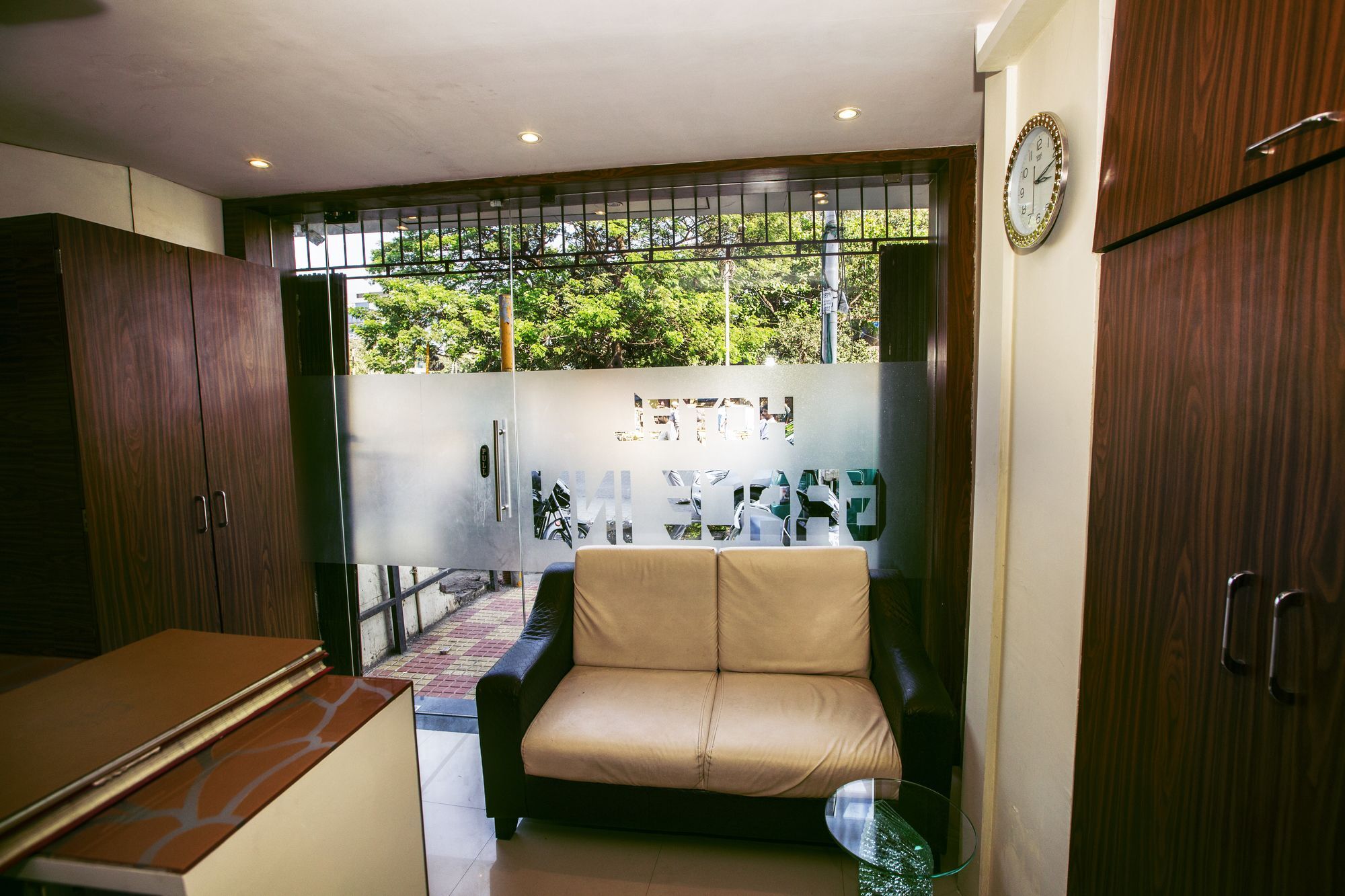 Hotel Grace Inn Мумбай Екстериор снимка